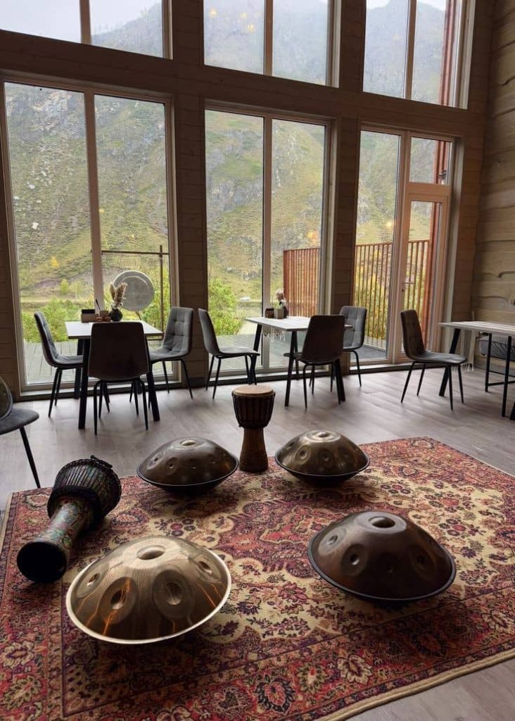 همنوازی تنبک و هنگ درام؛ گفتوگوی شرق و غرب در ریتمی هماهنگ 25 WhatsApp Image 2025 12 05 at 20.04.35ewqwqwdq ایران پرکاشن